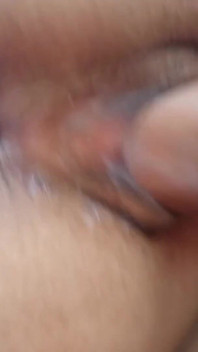 풍성한 보지를 우유로 채우기