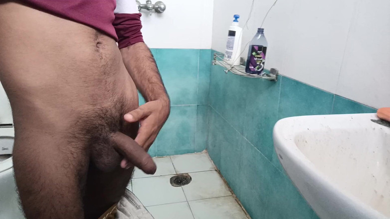 Brijesh 270: Молодой мужчина использует ванная, или Изображения и видео пареньков в ванной