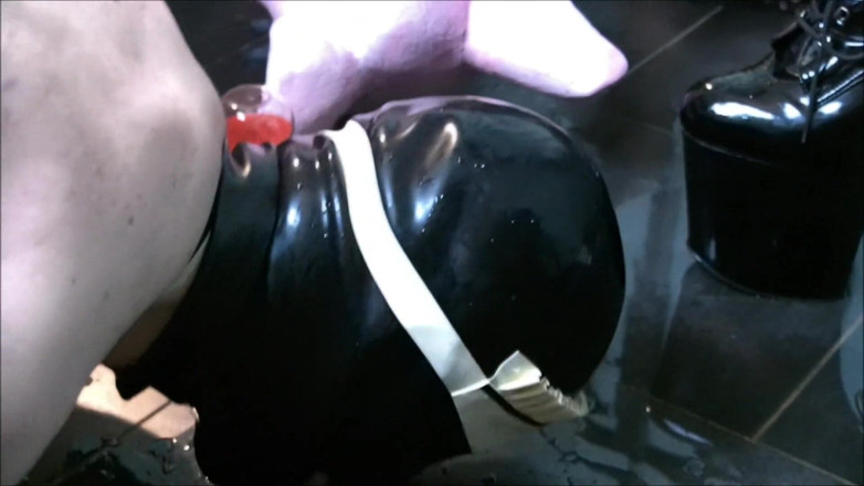 Domina Lady Vampira - SM Studio Femdom Empire: 乳胶的形成 - 奴隶婊子 2/2