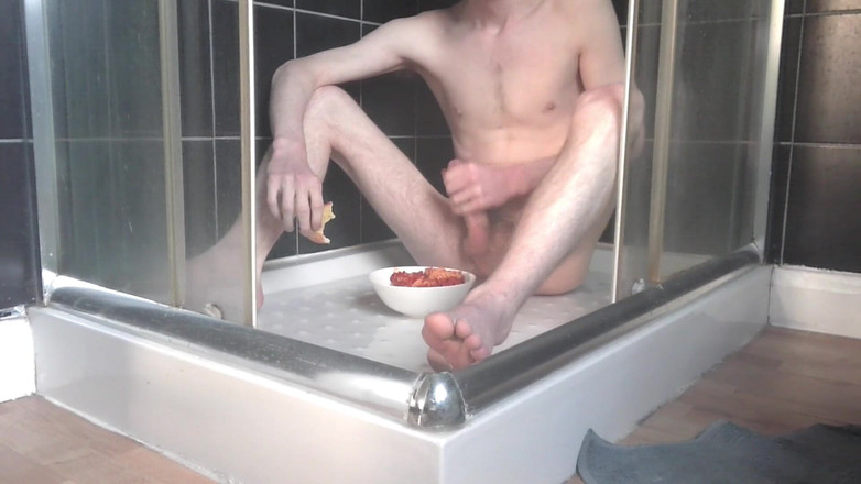 Forest Boi: Twink isst essen vom boden