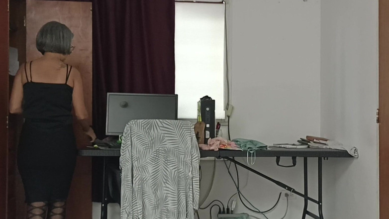 Swingersamateur40: Ich Habe Es Gewagt, Aus Der Tür Zu Schauen, Während...