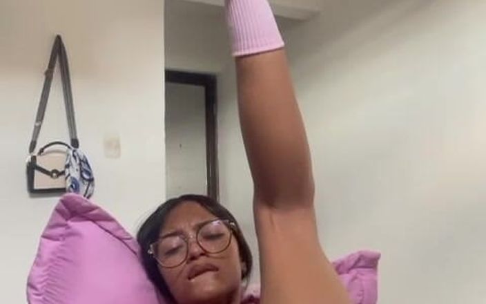 Island girls 2: 18 latina primo anale