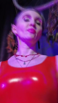 Eva Latex, dominatrice, femdom en caoutchouc rouge, gros cul, fétiche, fétiche