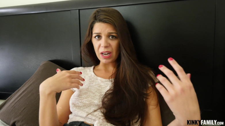 Kinky Family: Conforto la mia sorellastra con il sesso