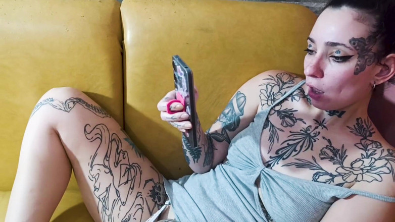 Rebekah Rose: Ele me encontra me masturbando e se oferece para gravar...