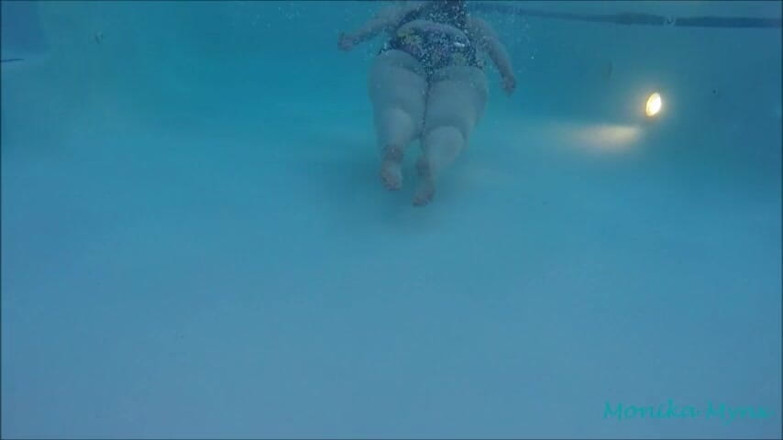 BBW Pleasures: Awek montel super saiz berenang (pandangan bawah air)