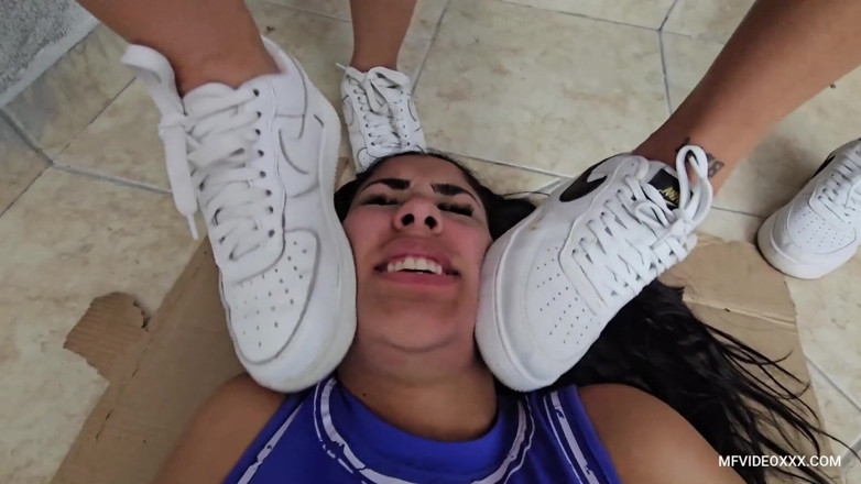 MF Feet: Clean My Beautiful Soles