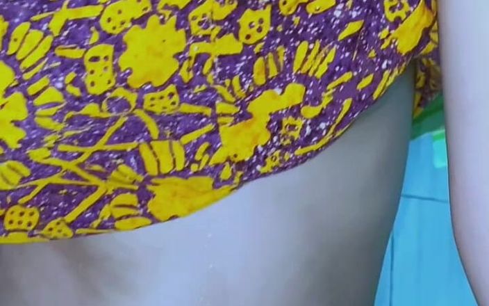 Bella Ivanka: Eine junge frau liebt es, in ihre muschi zu squirten