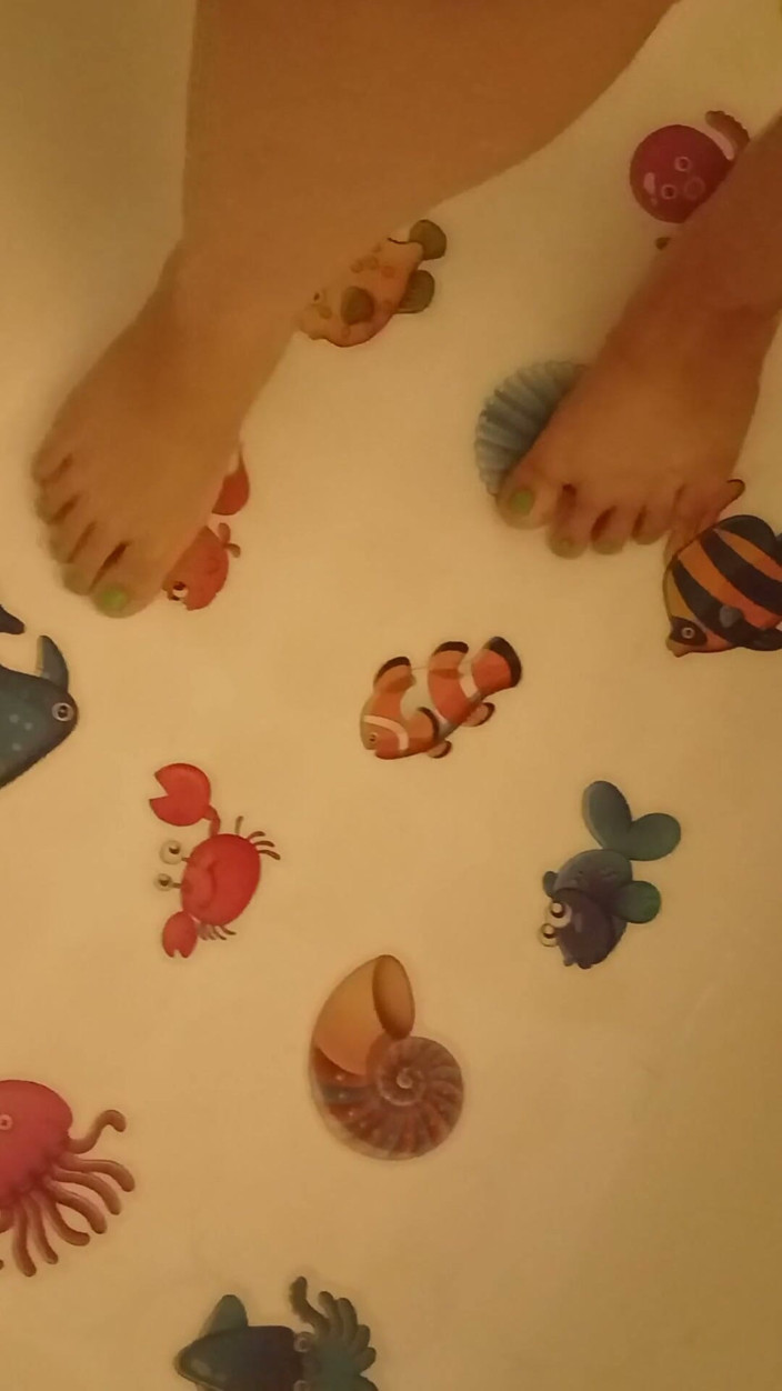 Debbie doe: Stepping on My Fishies