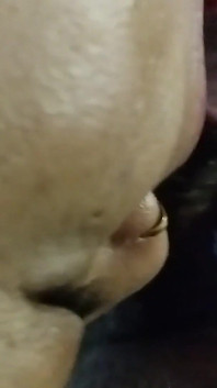 Tante seksi india dengan toket kecil lagi asik nyepong kontol ayah tirinya sambil foreplay