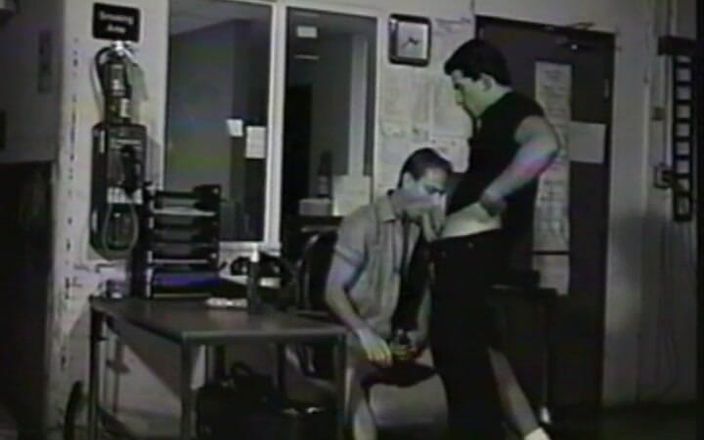 Gay RetroX VHS: Bărbați savurând focul intim # 3