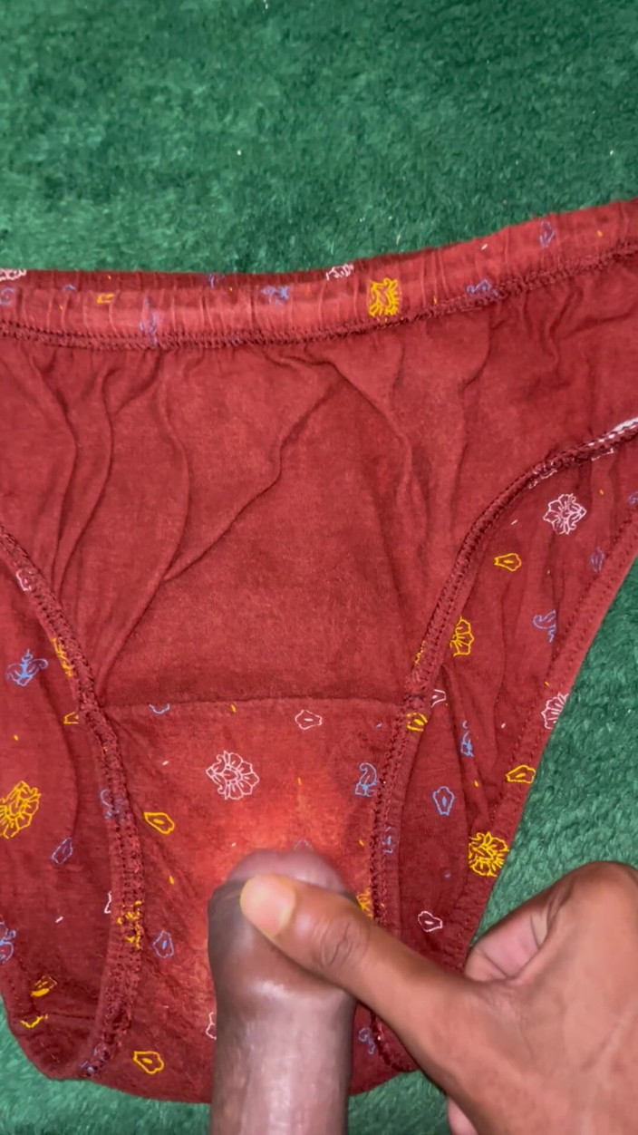 Cumlover35804: Livre-se do estresse masturbando a calcinha suja da Shakutla