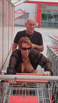 Šukal jsem na parkovišti u supermarketu