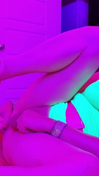 Büyük yaraklı kız lucy essex cd ile karanlıkta mastürbasyon ve dildo eğlencesi