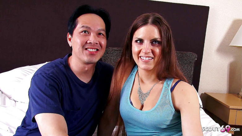 Full porn collection: Dolce ragazza magra scopata al casting da uomini tailandesi in...