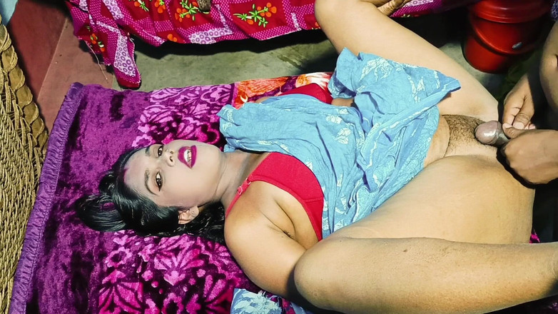 Anal girl: 印度妻子在浴室里操她的女婊