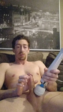 Primera vez usando una varita Hitachi en mi polla en la cámara DMVToyLover223