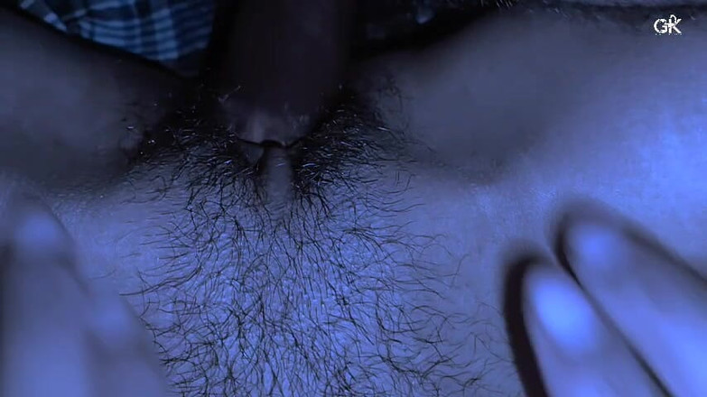 GOPIKA KRISHNA: 내 여친과 화장실에서 목욕