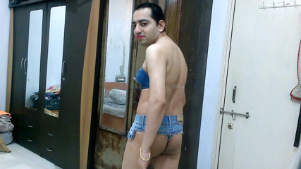 Cute & Nude Crossdresser: Si cantik crossdresser femboy Sweet Lollipop mencoba thong denim DIY...