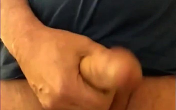 Beegjohn69: Nonno fa vorticare il suo enorme semi
