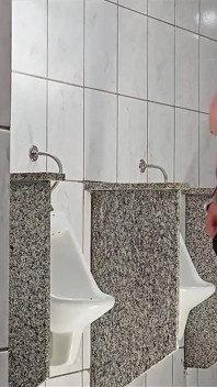 Pojď mi vykouřet, zatímco se dívám, jestli někdo přijde