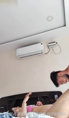 Akashamunir: Ateşli Pakistanlı üvey kız kardeş otel odasında üvey erkek kardeşiyle sert sikiliyor