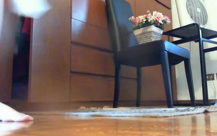 Nicoletta Embassi: Kencing di lantai - video seperti ini di bagian premium