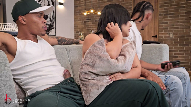 BrandonCruz82: La ragazza del mio fratellastro è una tale troia che la...