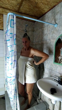 Die Heiße Hausfrau Lukerya Erlebt Die Wärme Des Herbstvergnügens
