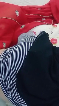 XXX Desi Pakistańska przyrodnia siostra (przyrodnia siostra) Sara została wezwana Z Indii do Lahore i jej cipki został dużo zerżnięty