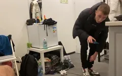 Boyfriend Doesn't Mind His Girlfriend Getting Facialized by Stranger While He Is at Work