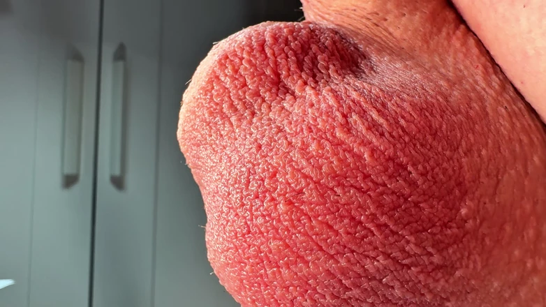 Leonardo-1974: Gros plan, des testicules se massent jusqu’à une grosse éjaculation