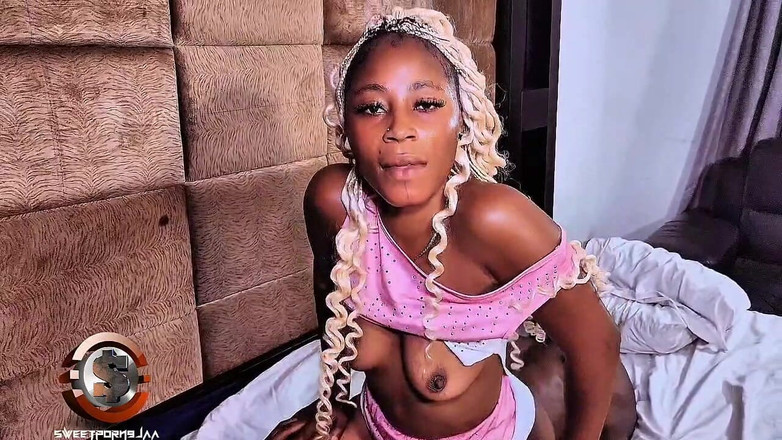 Tusweet9ja: Pieprzona królowa waliła mocno w szafę