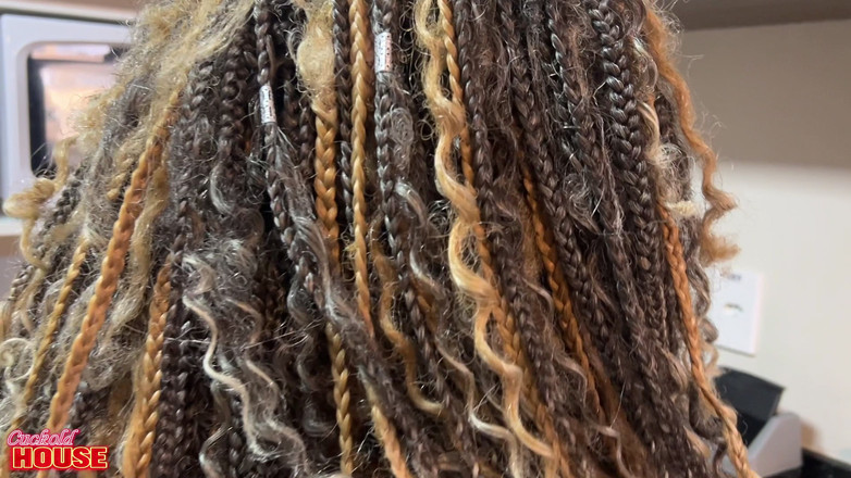 CuckoldHouse: Dwóch szczęśliwych facetów rucha brazylijską dziewczynę, która lubi kutasa w...