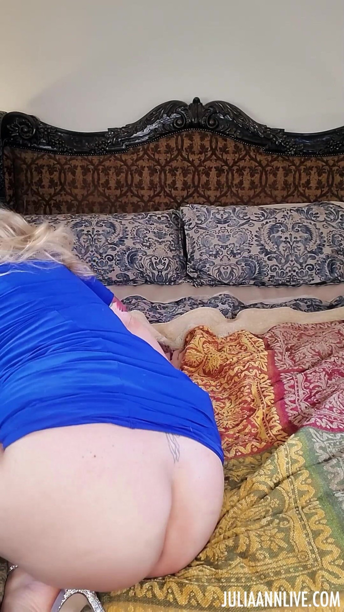 Julia Ann: Синій сон, інструкція з дрочки, зворотний відлік сперми