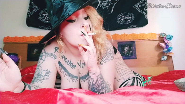 Estrella Steam: Une sorcière fume en jouant avec la fumée