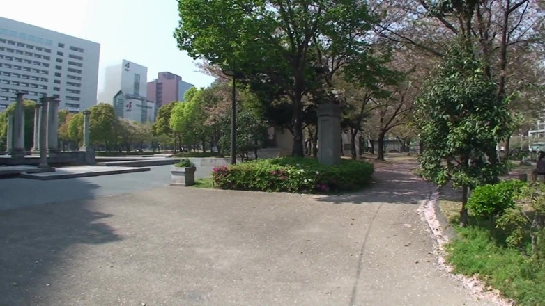 Asian X: Marido japonés mira el coño peludo de la esposa follado...