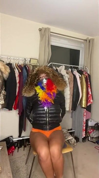 Latina in Pelliccia e Parkas (parte 2) (dimensione più piccola)