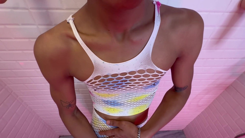 Hollywood Makowski: Ladyboy Nancy din Thailanda are o pulă masivă