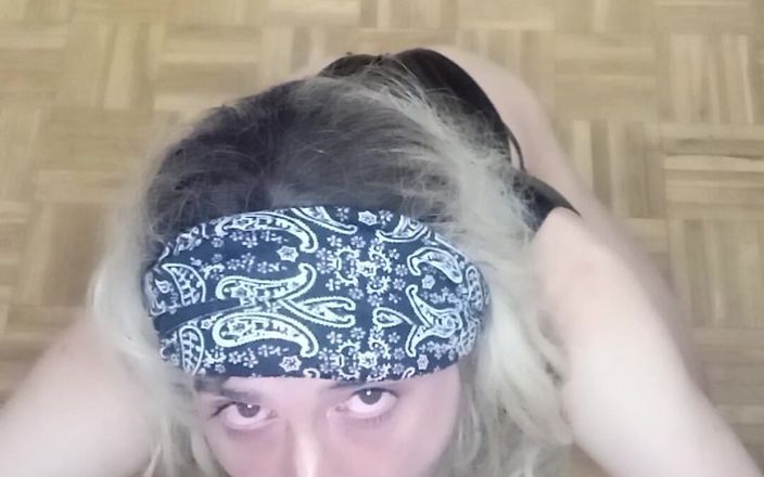 Penelopene27: Crossdresser Deeptroath