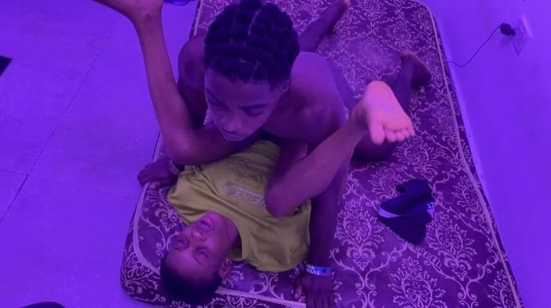 Horny Africans: Allarga Le Gambe Aperte Della Mia Migliore Amica E Le...