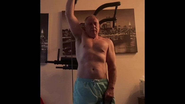 Alex Art: 체육관 속 영화