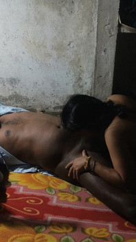 main apni kaamuk sauteli bahan ko raha hoon jo uske sautele bhaee ko rahi hai
