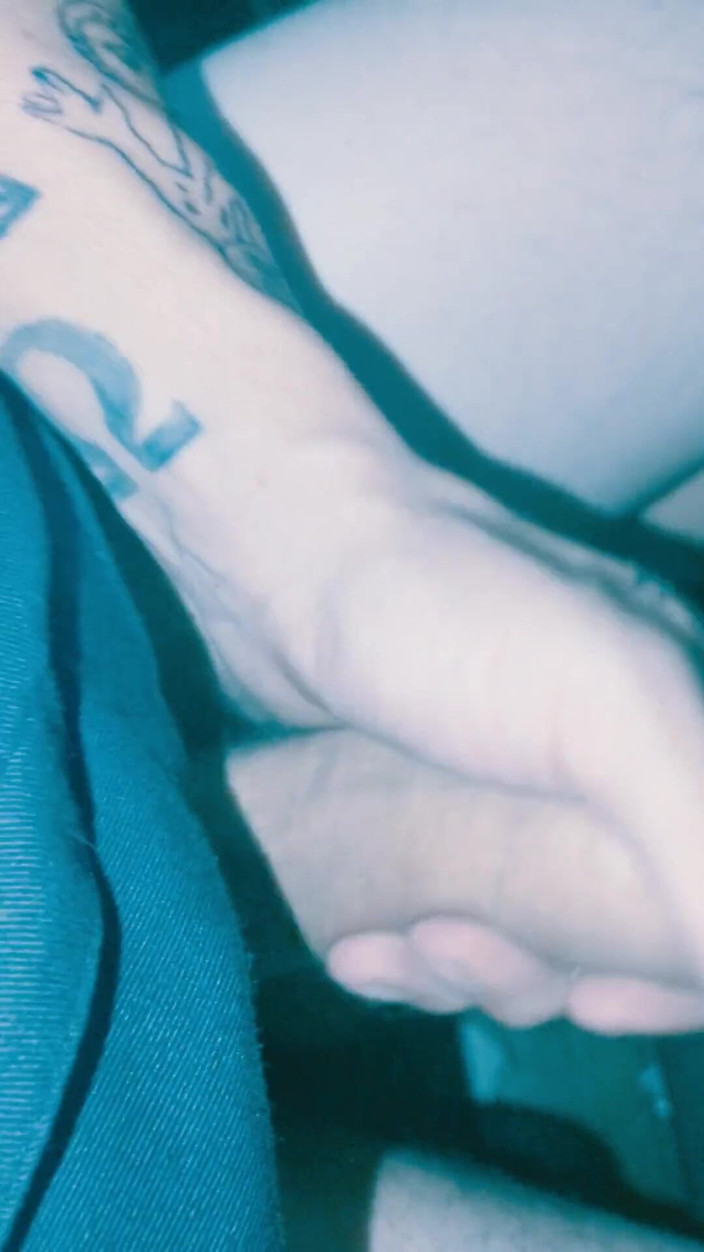 HungBareBackRabbit: Ik pronk met mijn 2 nieuwe tatoeages