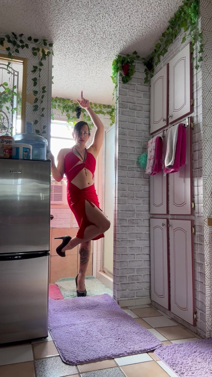 TSJade95: Vestido vermelho, comedor de stripdance