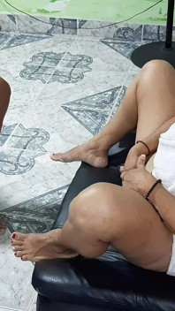 Gorąca staruszka lubi spędzać czas sam w sobie