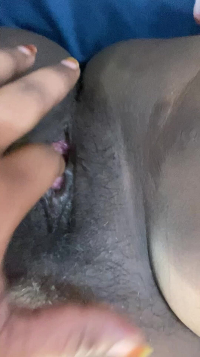 Angoori: Une Indienne se fait doigter la chatte, virus