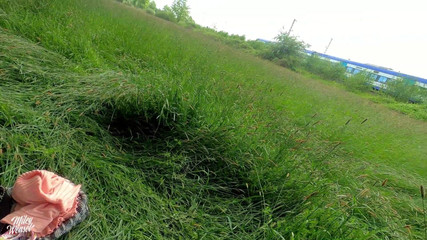 Miley Weasel: 공공 장소에서 따먹히는 얼간이 책 벌레!