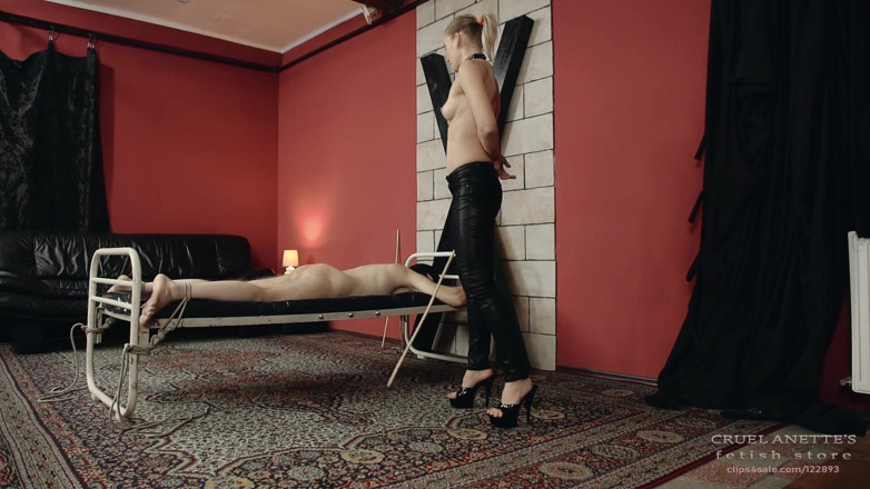 Cruel Anettes fetish world: Thick whipping