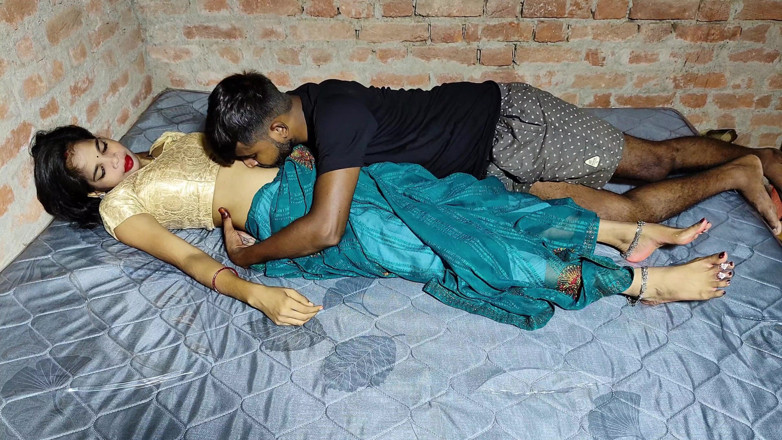 Shivanibaby: Kakak ipar india mengundangku ke rumahnya untuk makan malam dan...